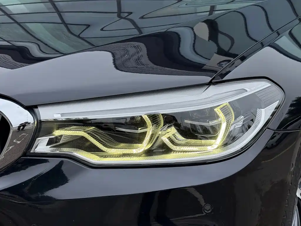 BMW 5 Series — миниатюра 20