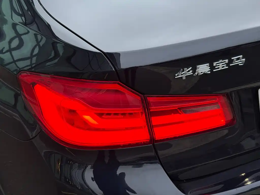BMW 5 Series — миниатюра 27
