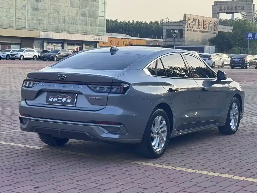 Ford Mondeo — миниатюра 7