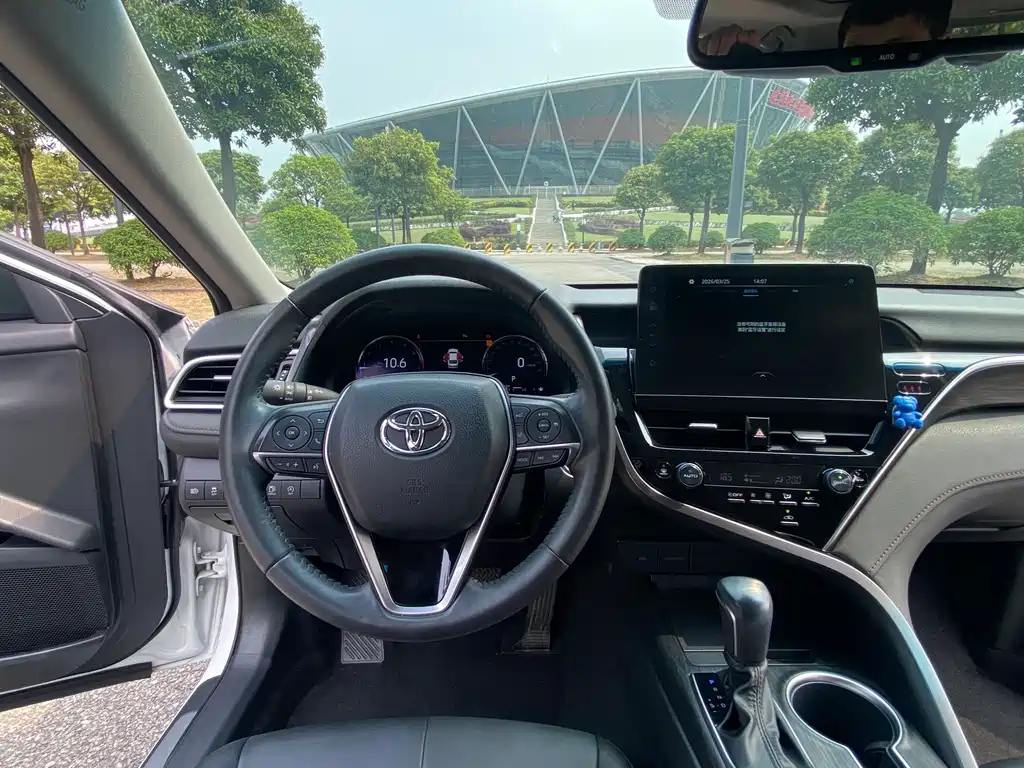 Toyota Camry — миниатюра 10