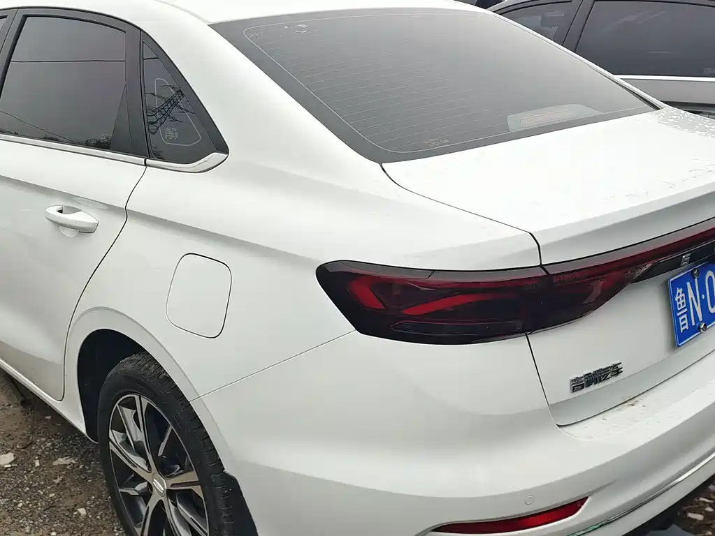 Geely Emgrand — миниатюра 7