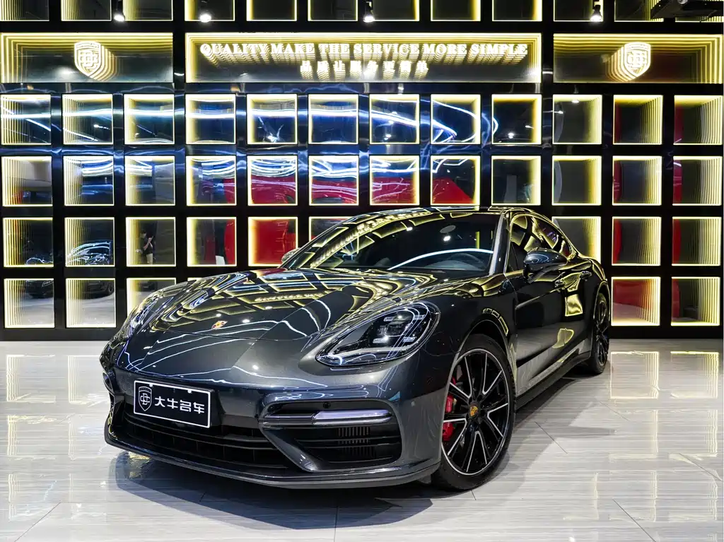 PORSCHE PANAMERA