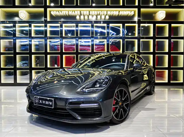 PORSCHE PANAMERA 2019