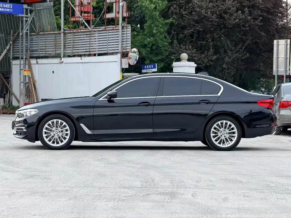 BMW 5 Series — миниатюра 9
