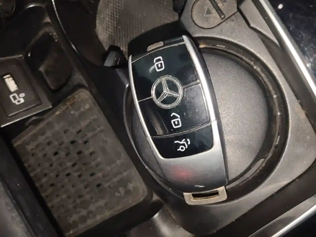 Mercedes-Benz E-Class — миниатюра 9