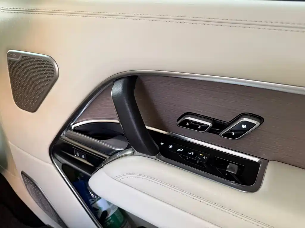 Land Rover Range Rover — миниатюра 13