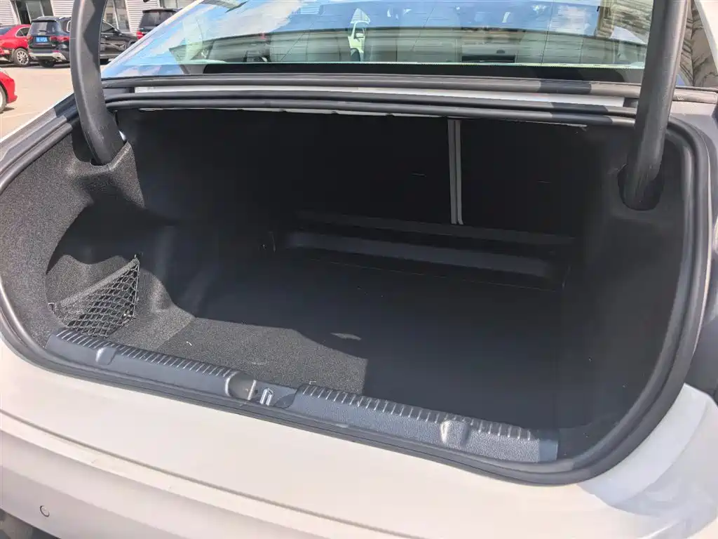 Mercedes-Benz EQE 2025 500 4MATIC Luxury
