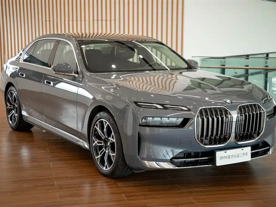 BMW 7 Series — миниатюра 4