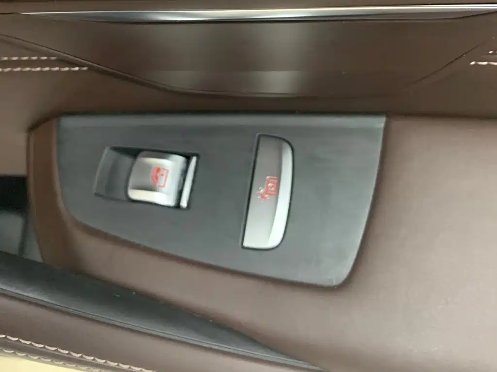 BMW 5 Series — миниатюра 15