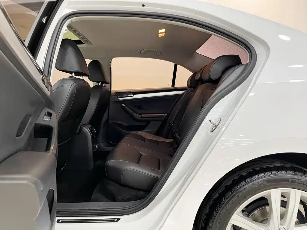 Volkswagen Sagitar — миниатюра 17