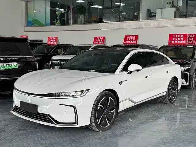 VOYAH LANTU CHASING LIGHT 2024