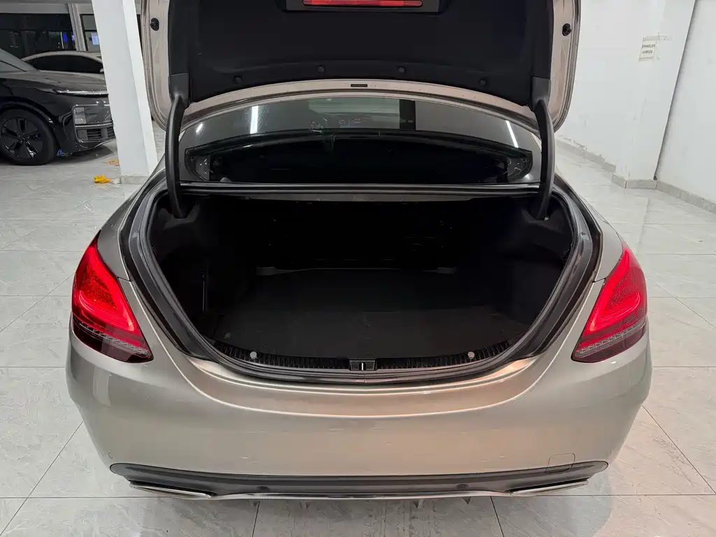 Mercedes-Benz C-Class — миниатюра 16