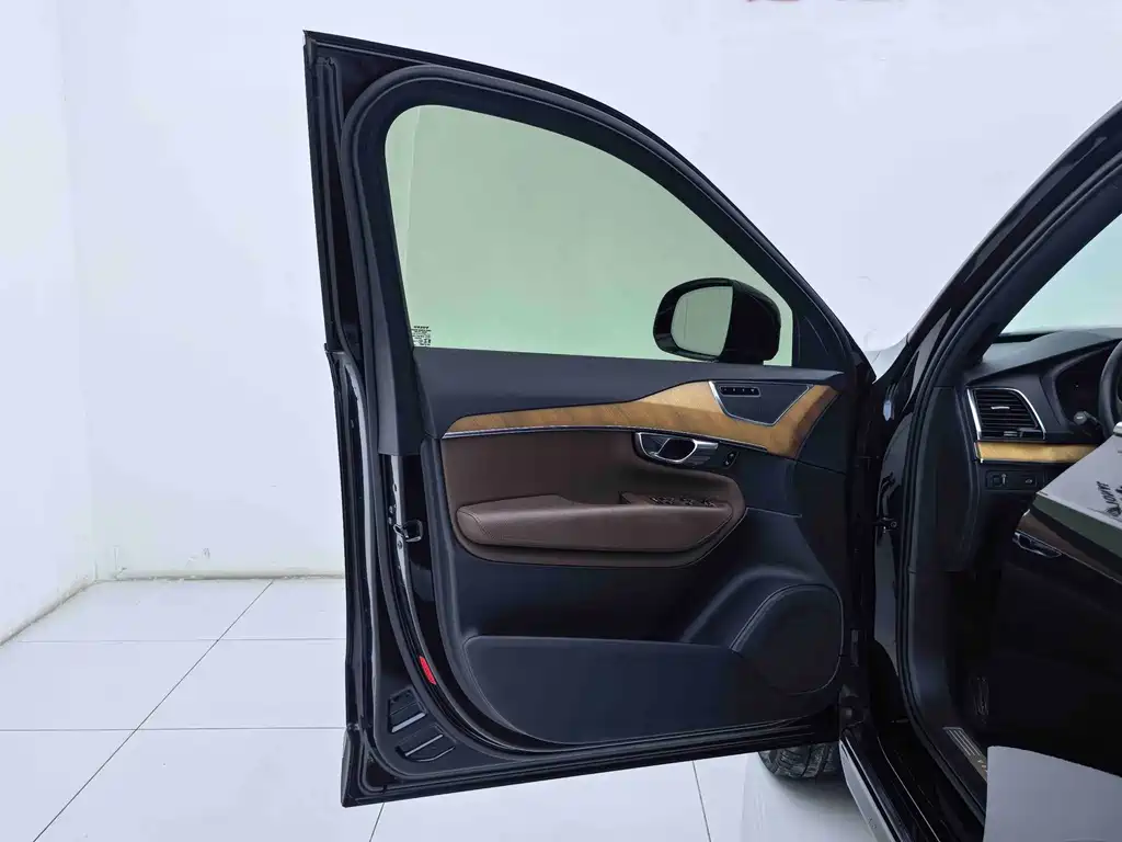Volvo XC90 — миниатюра 13