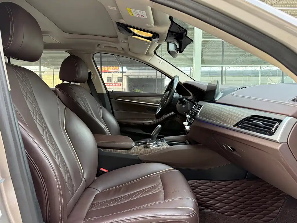 BMW 5 Series New Energy — миниатюра 23
