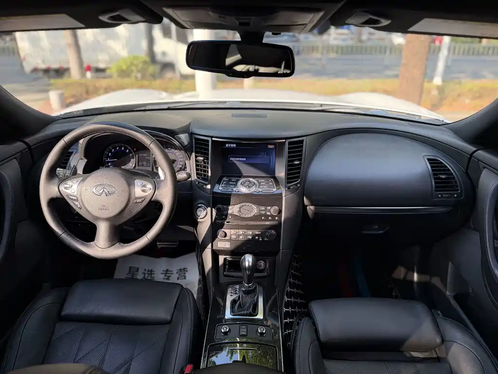 Infiniti QX70 — миниатюра 6