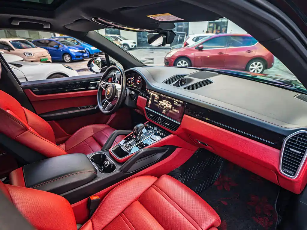 Porsche Cayenne — миниатюра 8
