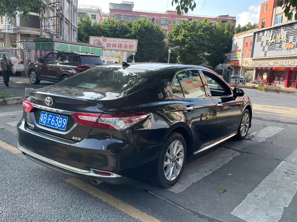 Toyota Camry — миниатюра 3