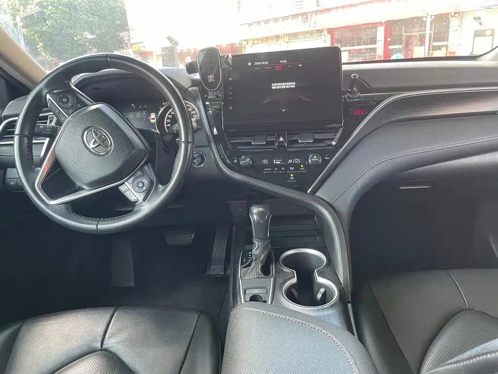 Toyota Camry — миниатюра 9