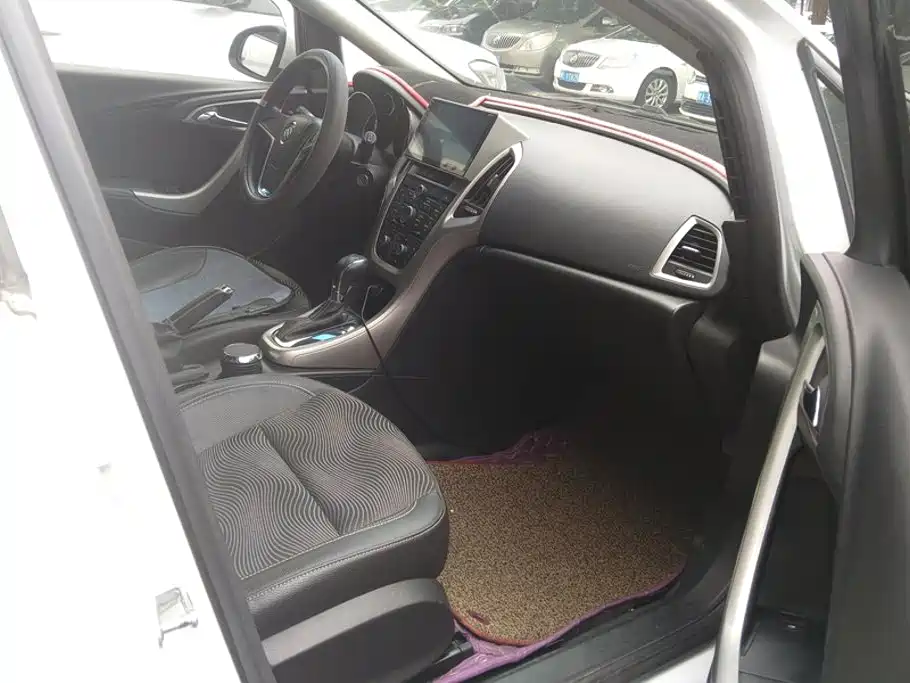 Buick Excelle — миниатюра 8