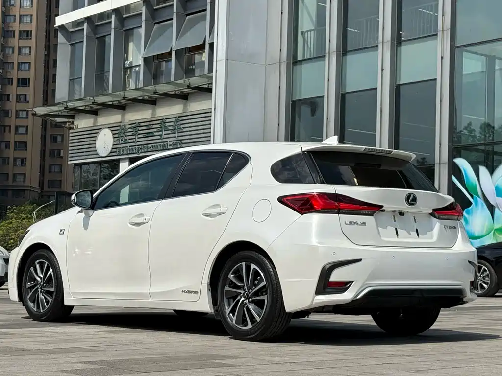 Lexus CT — миниатюра 4