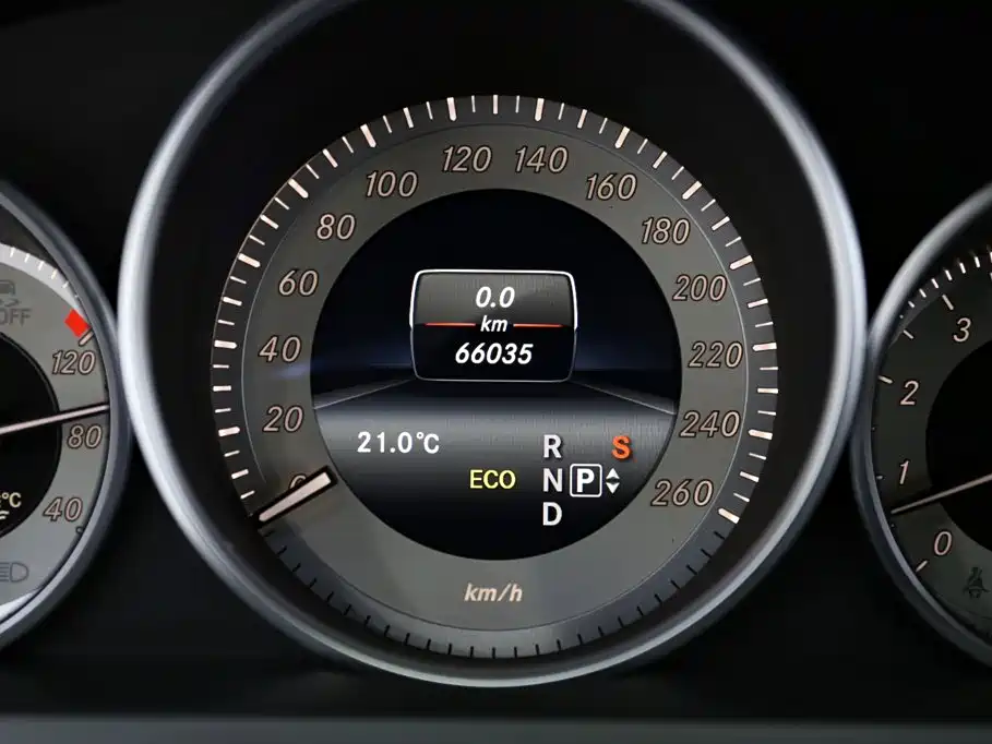 Mercedes-Benz E-Class (Import) — миниатюра 14