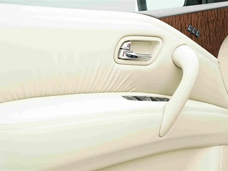 Nissan Patrol — миниатюра 18