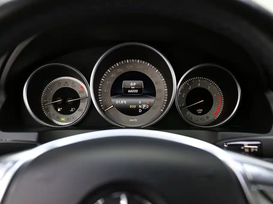 Mercedes-Benz E-Class (Import) — миниатюра 13