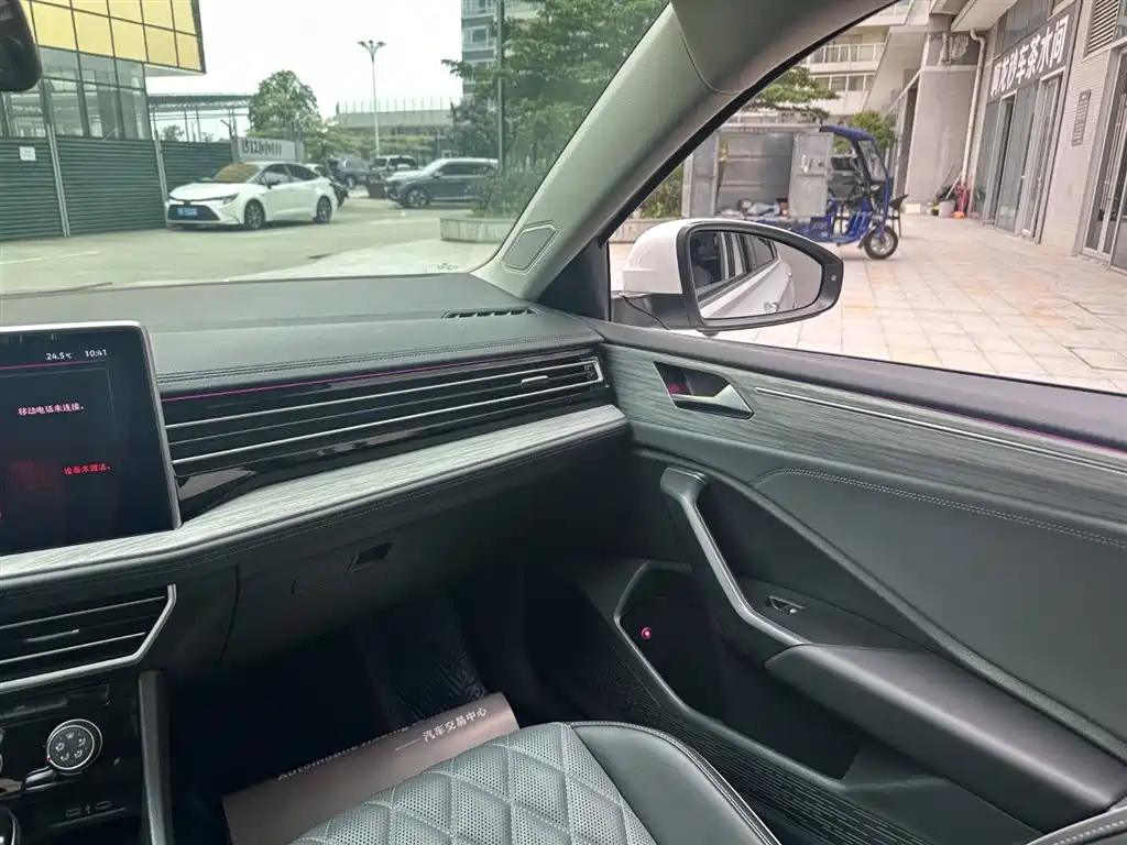 Volkswagen Sagitar 2023 300TSI DSG