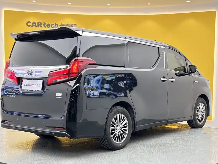 Toyota Alphard — миниатюра 4