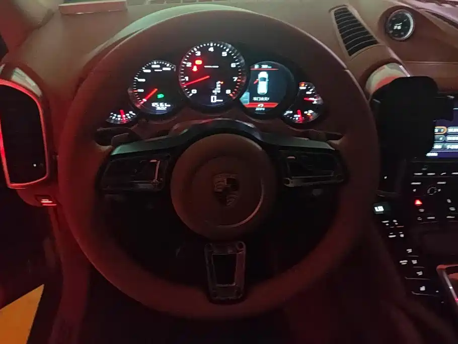 Porsche Cayenne — миниатюра 15
