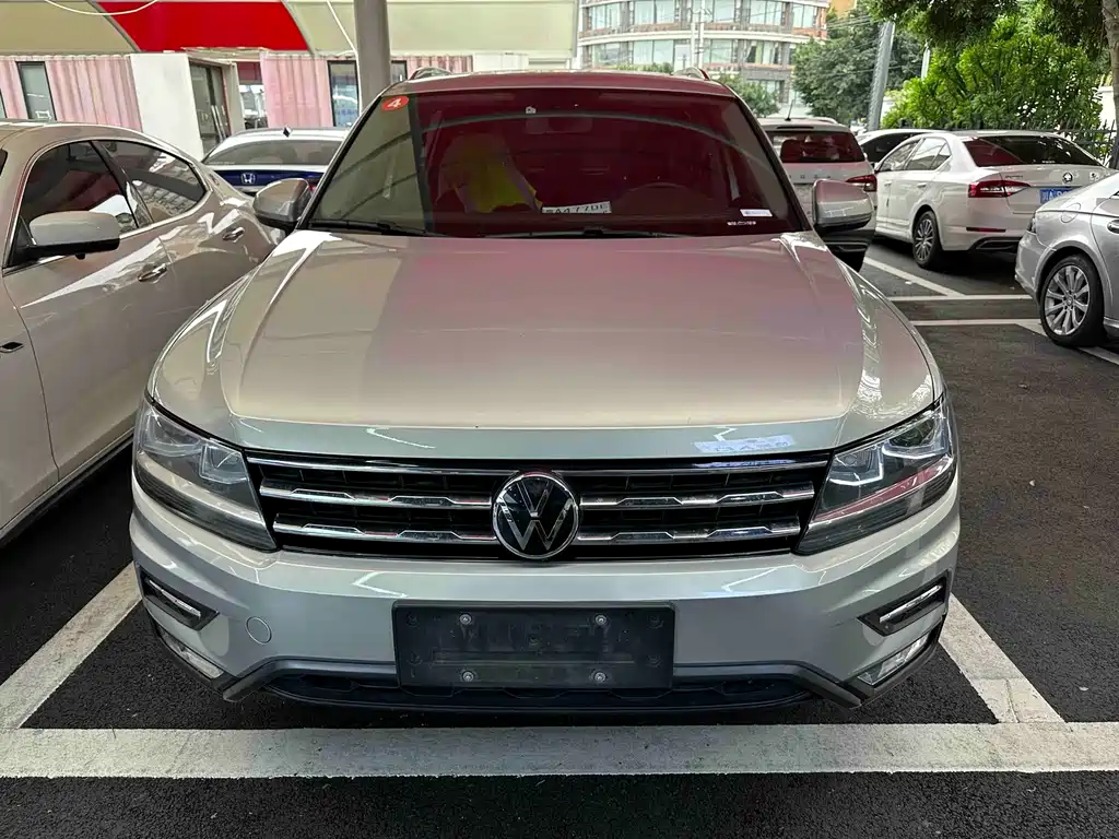 Volkswagen Tiguan L — миниатюра 2