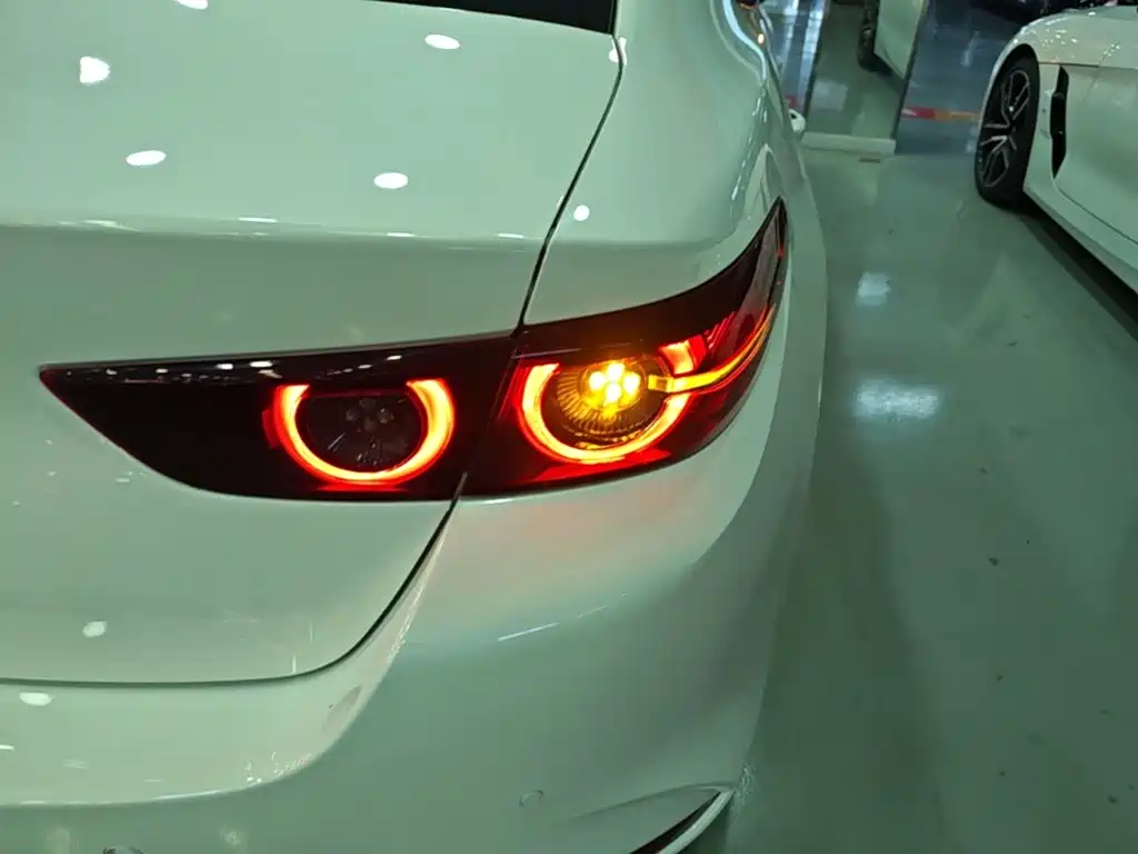 Mazda 3 Axela — миниатюра 8