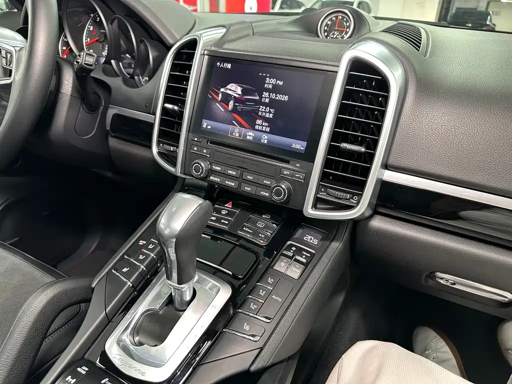 Porsche Cayenne — миниатюра 24