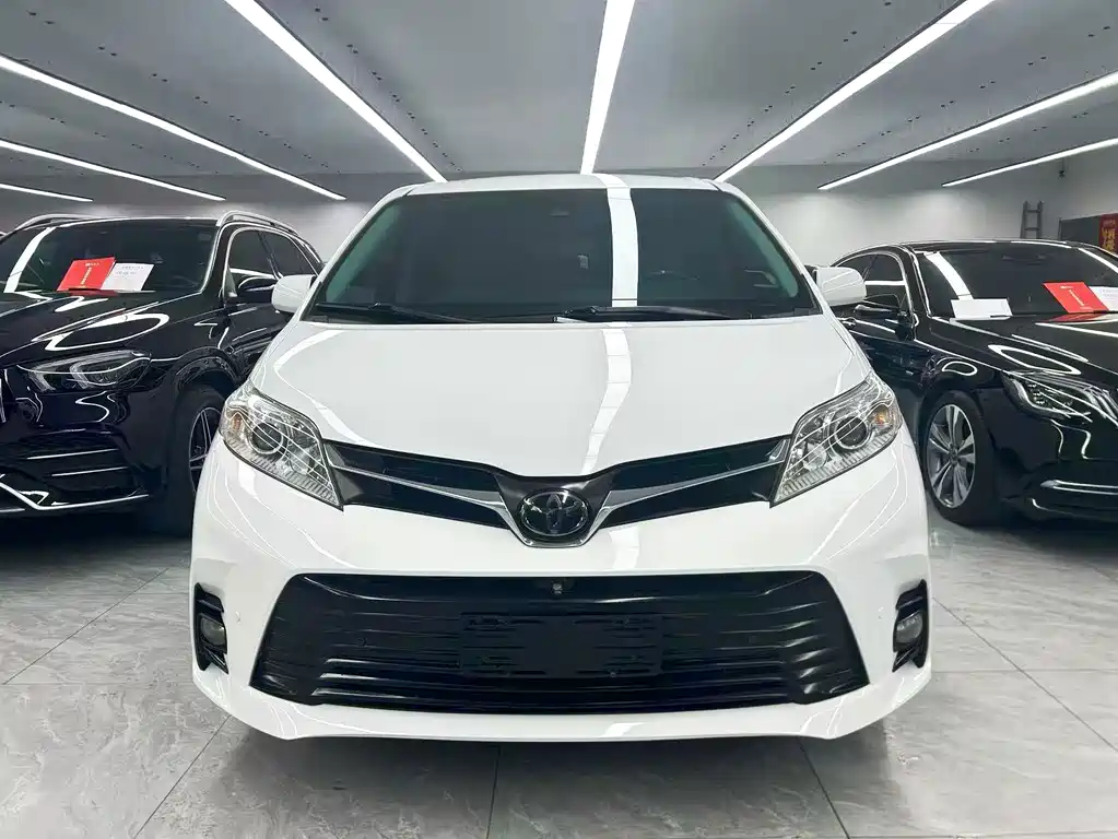 Toyota Sienna — миниатюра 2
