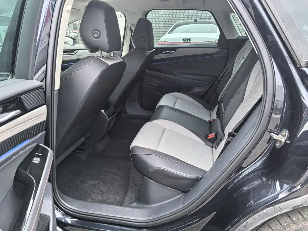 VOLKSWAGEN ID.7 VIZZION