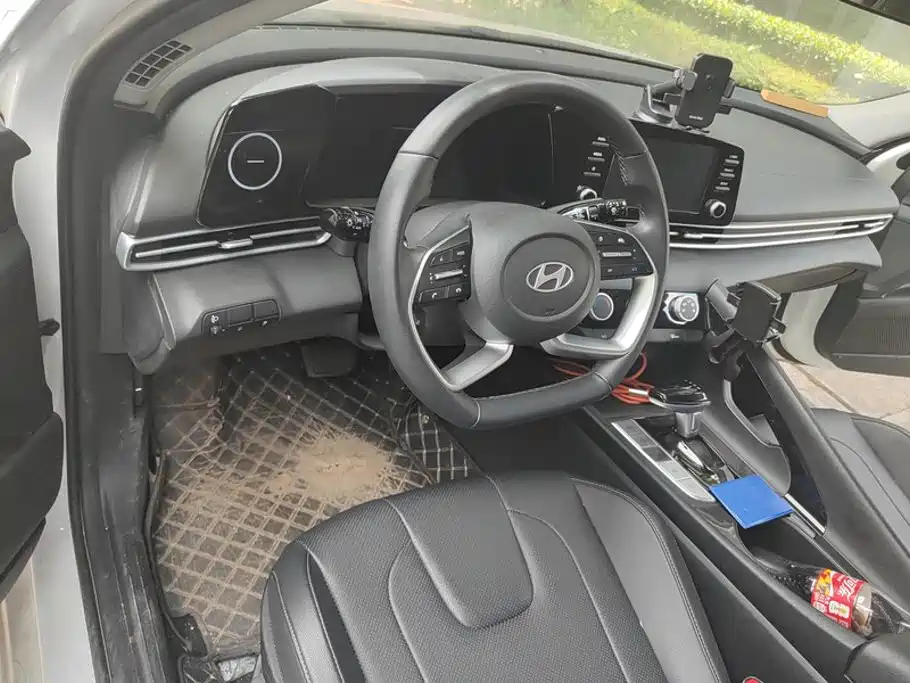 Hyundai Elantra — миниатюра 12