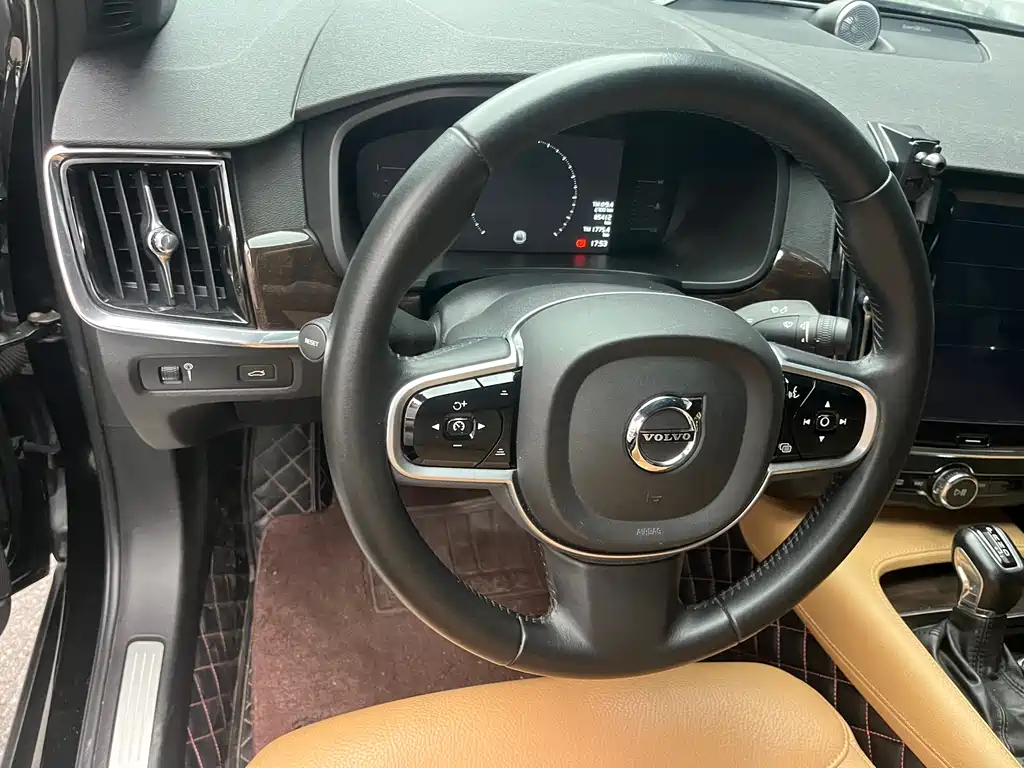 Volvo S90 2018 T5