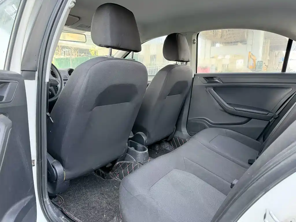 Volkswagen Jetta — миниатюра 5