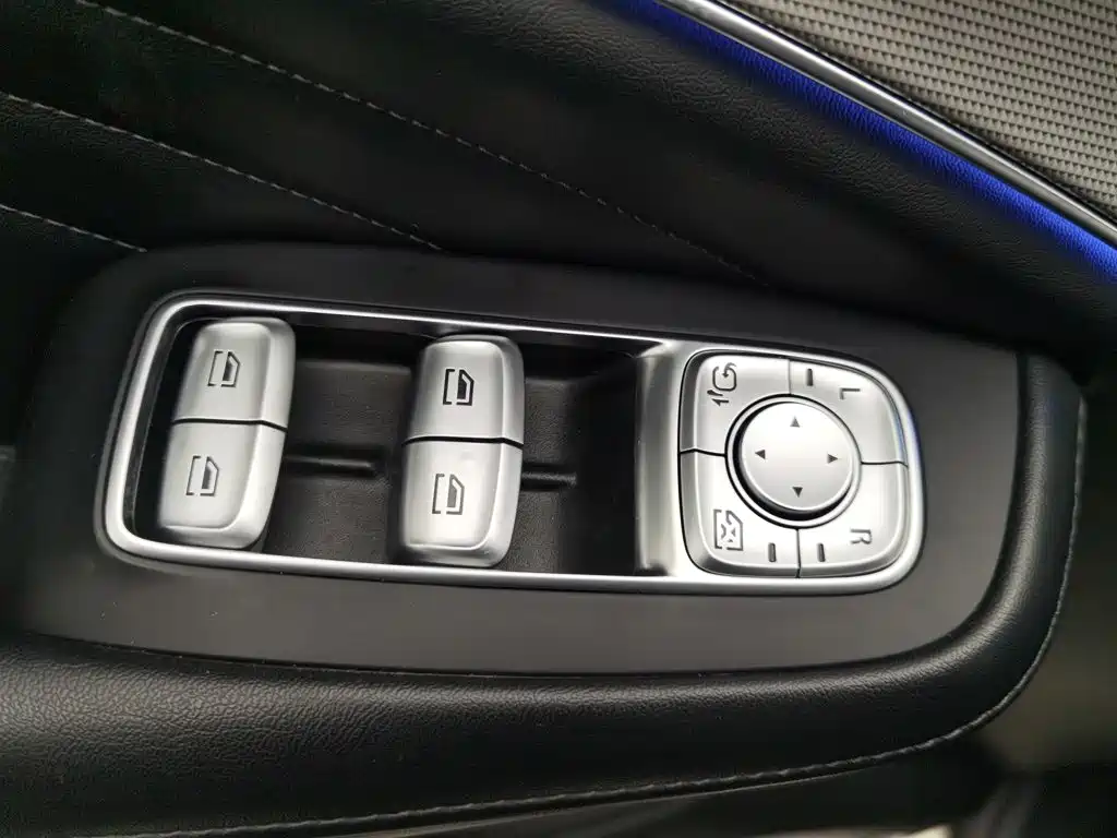 Roewe RX5 eMAX — миниатюра 9
