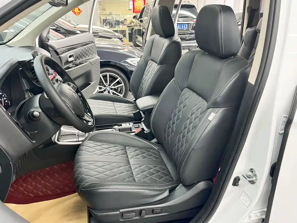 Mitsubishi Outlander — миниатюра 15