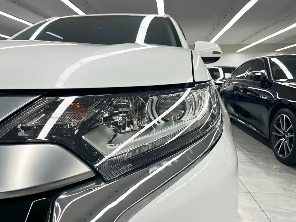 Mitsubishi Outlander — миниатюра 19