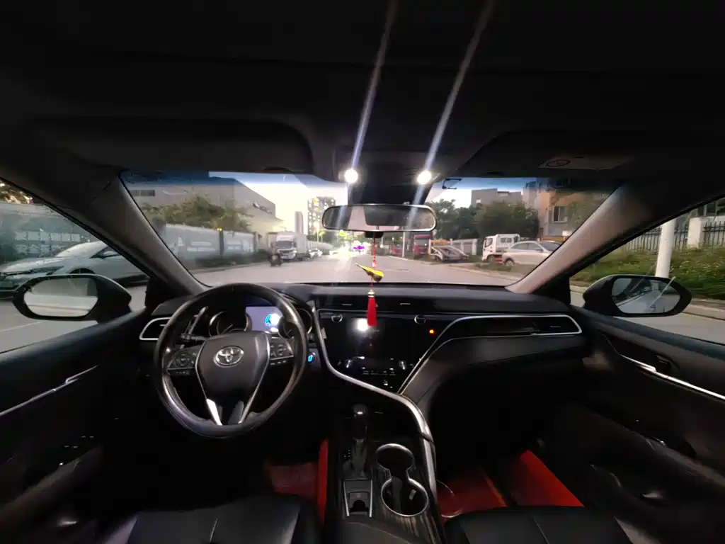Toyota Camry 2019 2.0G Luxury V
