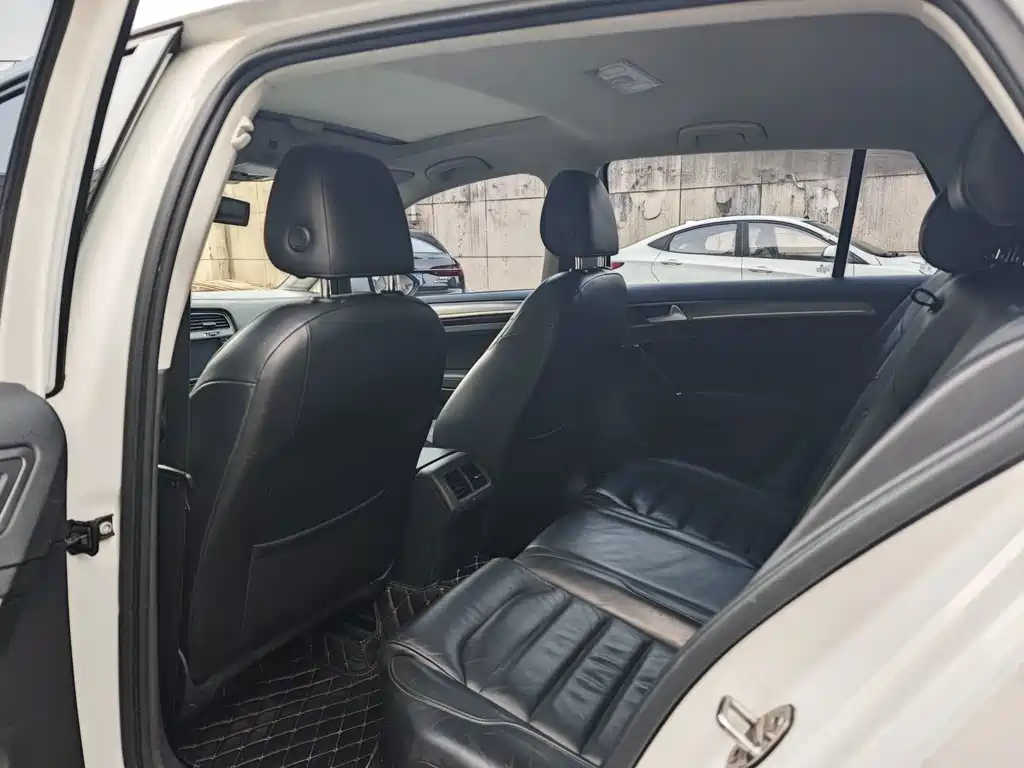 Volkswagen Golf — миниатюра 5