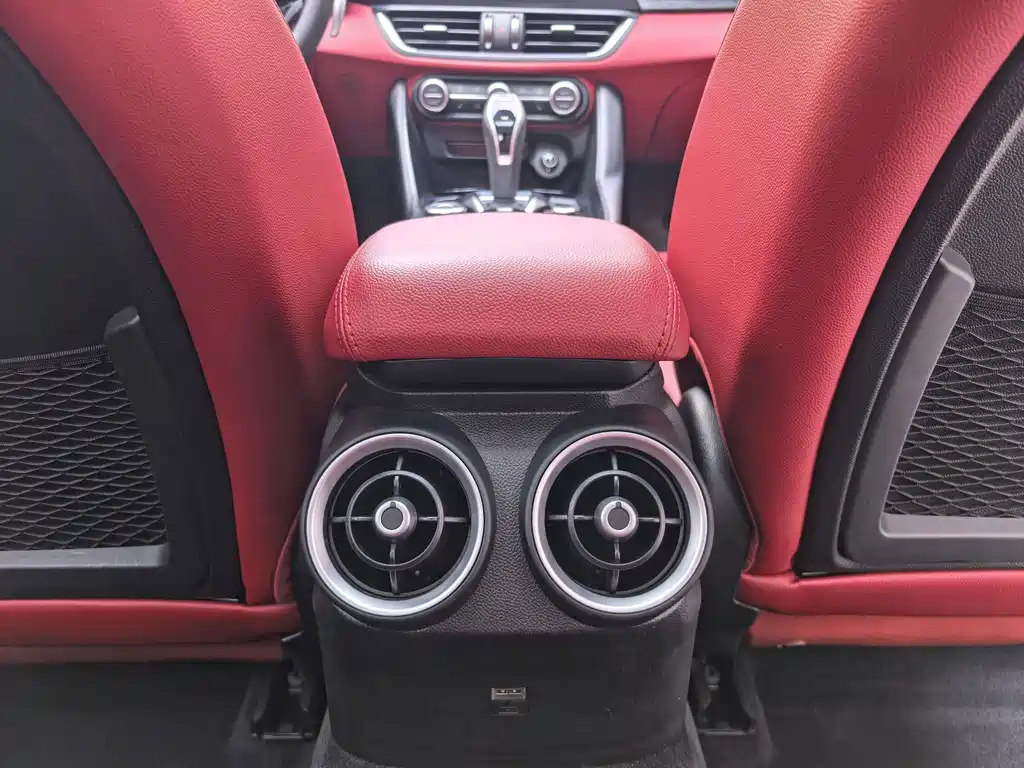 Alfa Romeo Giulia — миниатюра 14