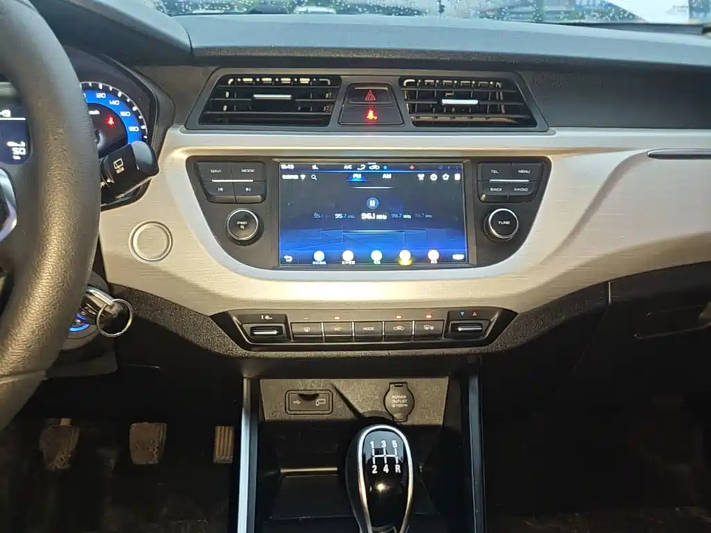 Geely Vision X3 — миниатюра 13
