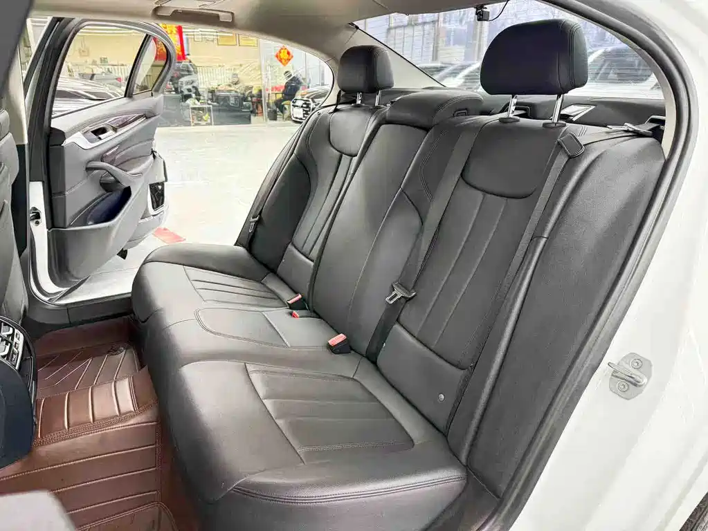 BMW 5 Series — миниатюра 18