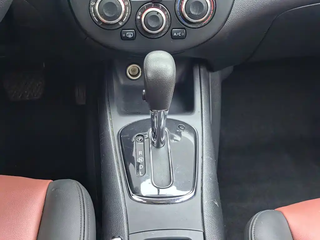 Nissan Tiida — миниатюра 13