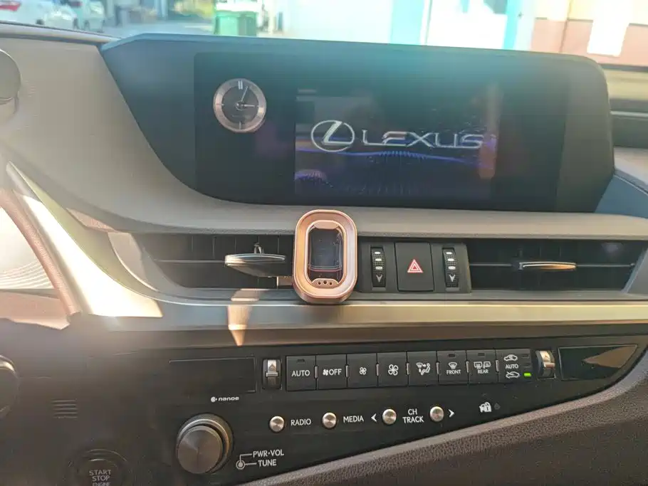 Lexus ES — миниатюра 13