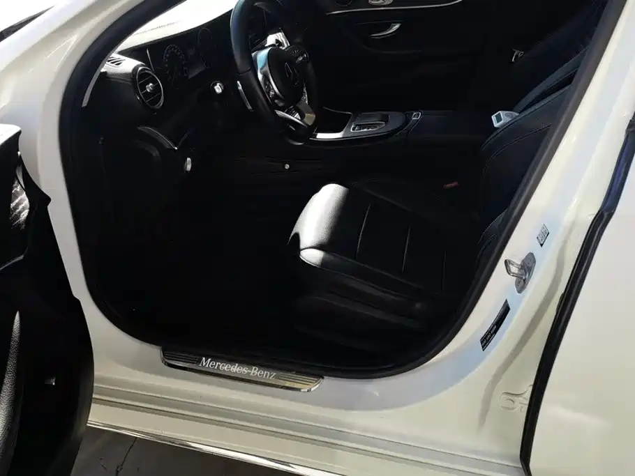 Mercedes-Benz E-Class — миниатюра 9