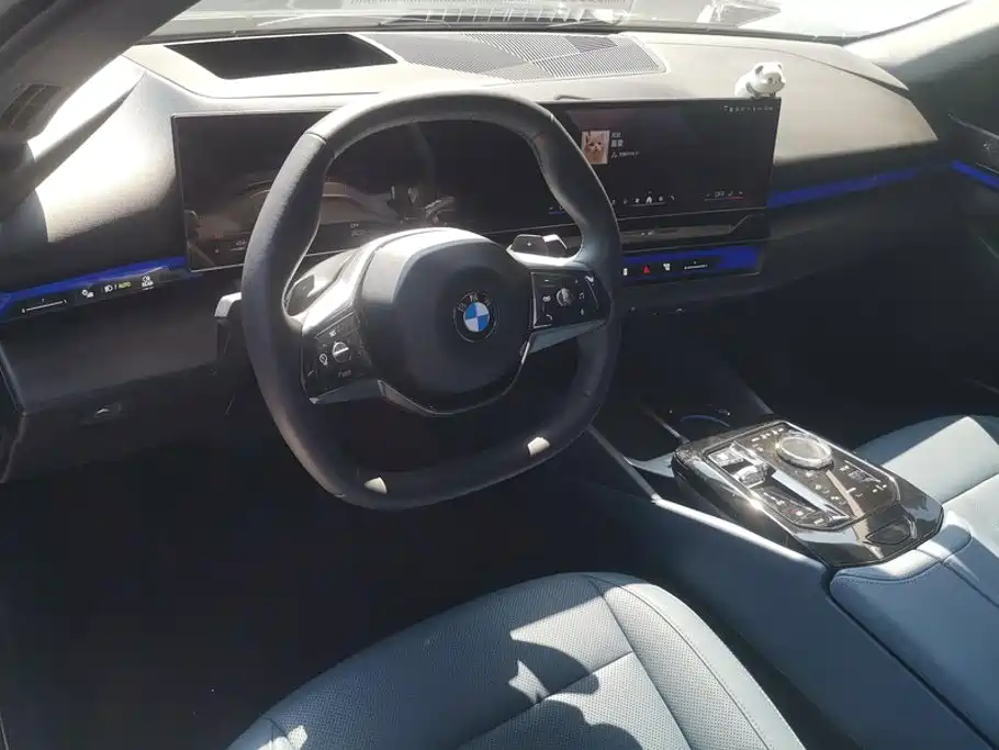 BMW 5 Series — миниатюра 12